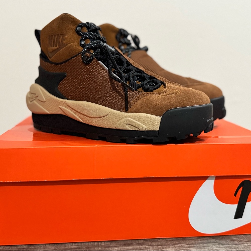 Nike MagmaScape Sacai Size 6 Men/7.5Women